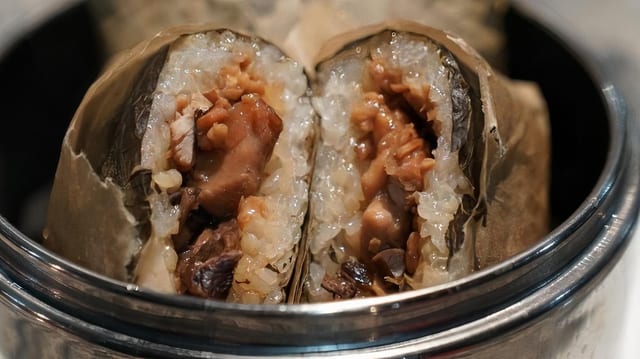 Steamed Sticky Rice with Lotus Leaf (2).